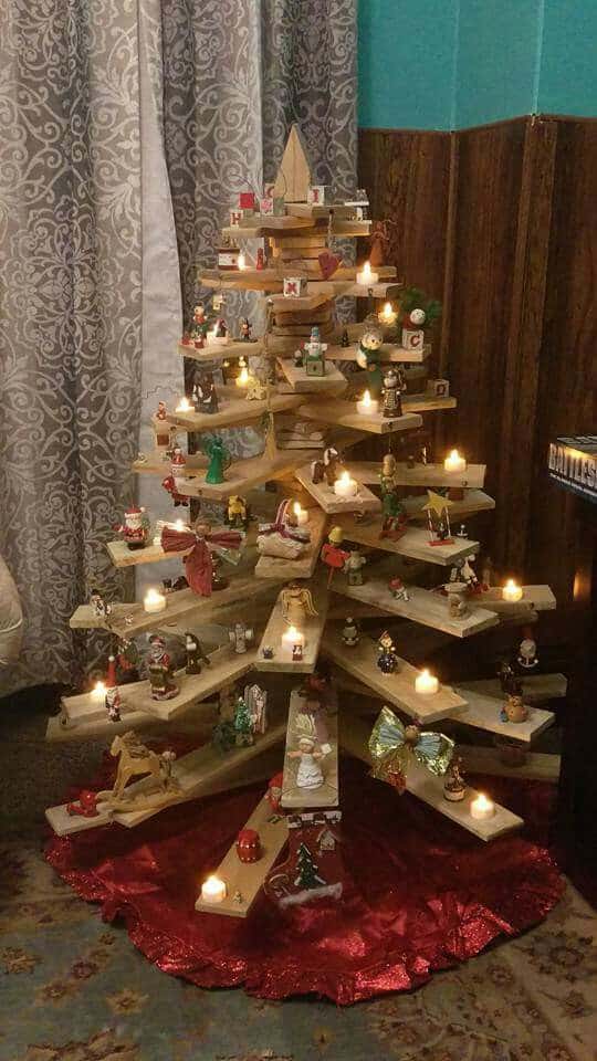 8. CUTE PALLET TREE HOLDING MULTIPLE FIGURINES