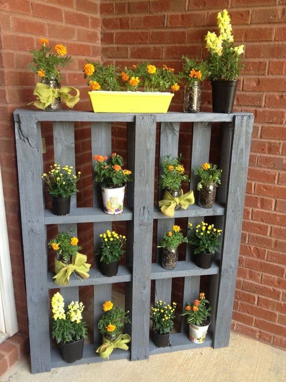 26. DECORATIVE HOME PALLET GARDEN