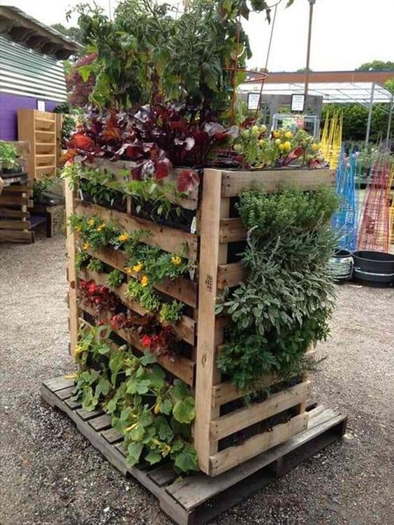 44. TOWER PALLET GARDEN