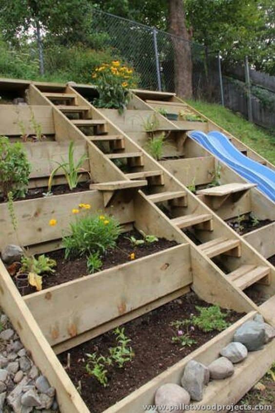 51. BIG PALLET GARDEN STAIRS