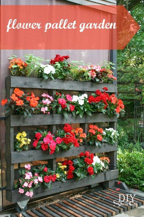 60. FLOWERY PALLET GARDEN