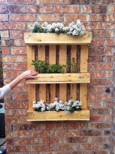 61. SMALL VERTICAL PALLET GARDEN FOR DECOR