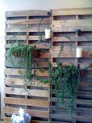 76. DECORATIVE PALLET GARDEN WALL FOR A RUSTIC THEME