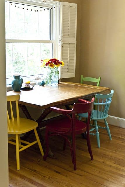 23 Spectacularly Mismatched Dining Chairs Compositions