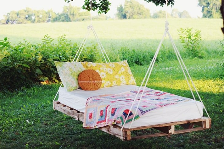 DIY-Pallet-Swing-Bed-The-Merrythought1(pp_w730_h486)