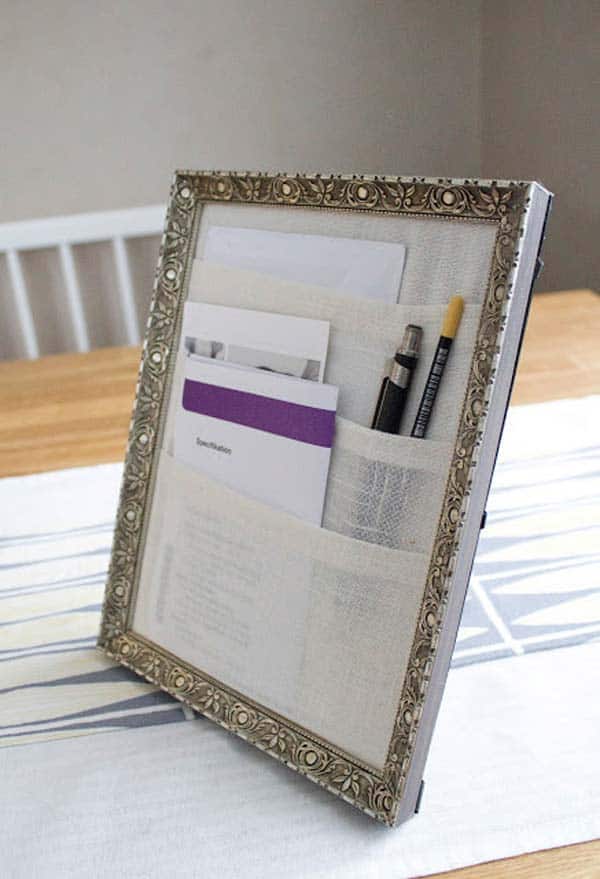 21. POCKET PICTURE FRAME ORGANIZER