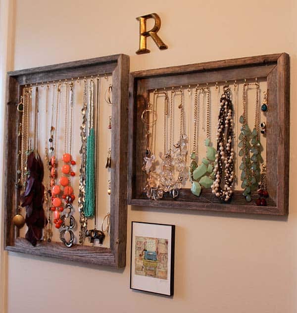 26. ORGANIZE YOUR NECKLACES 