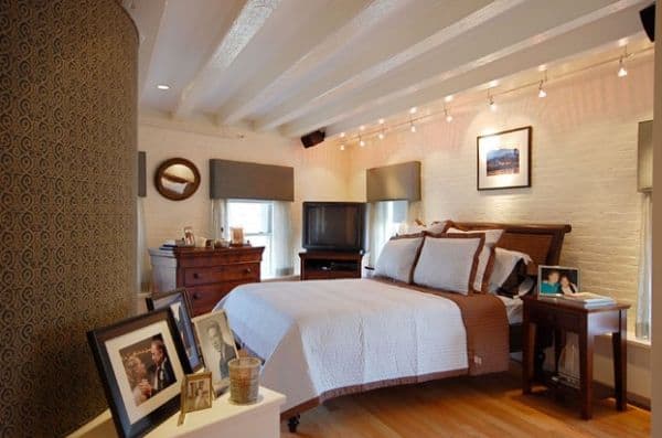 Gorgeous-track-lighting-for-contemporary-bedroom