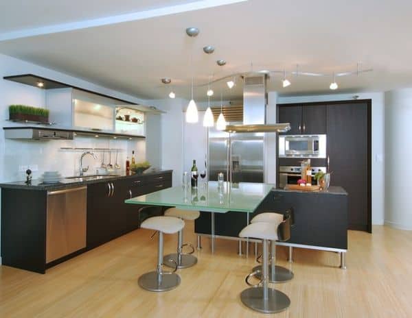 Sleek-and-ergonomic-kitchen-with-a-blend-of-track-lighting-and-pendant-lights
