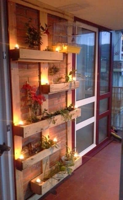 10. LOVELY PALLET GARDEN ON THE PATIO