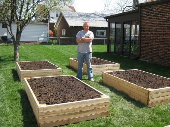 12. PALLET VEGETABLE BOX GARDEN