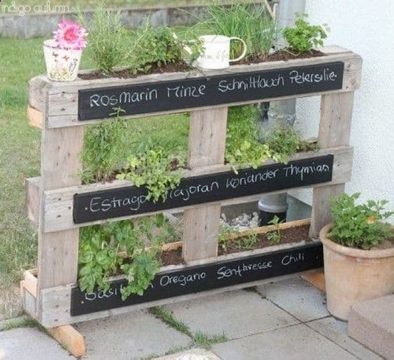 20. SMALLER VERTICAL PALLET GARDEN