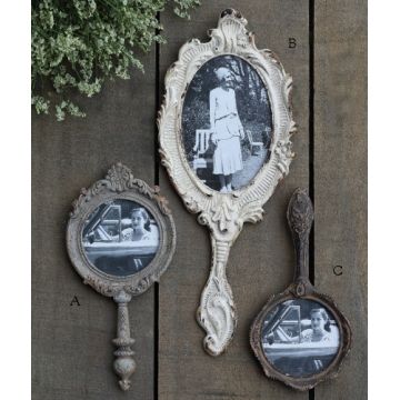 2. TRANSFORM A MIRROR INTO AN OLD PICTURE FRAMES 