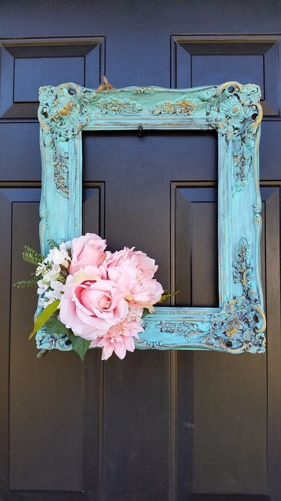 17. OLD PICTURE FRAME WREATH