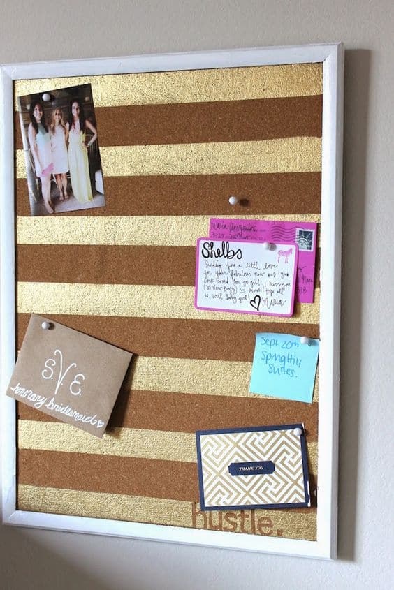 19. GOLDEN LINES SPICE UP A SIMPLE CORK BOARD