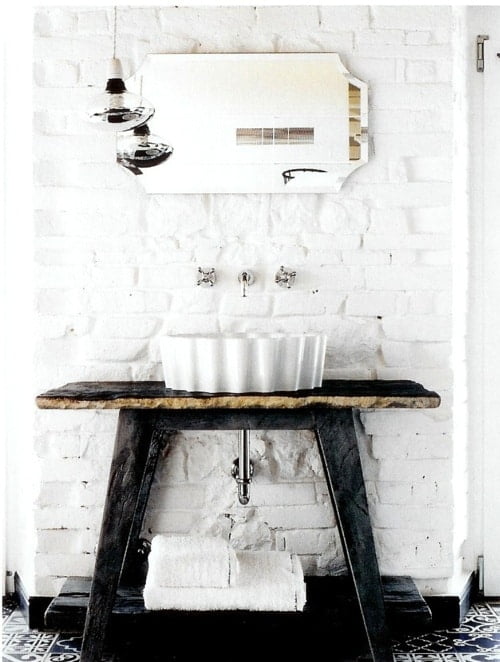 black and white brick walls in the bathroom