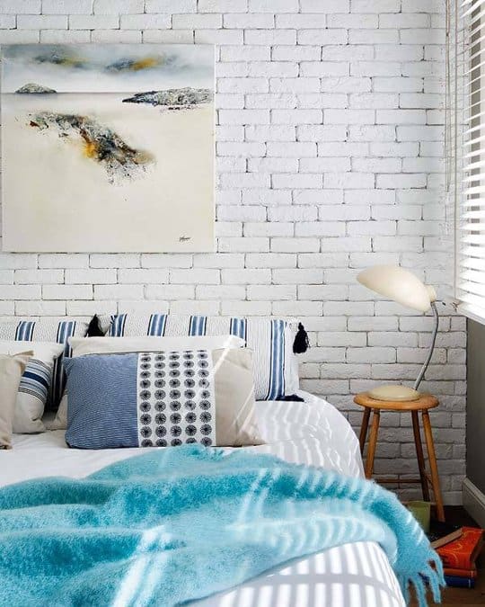 simple water brick wall in the bedroom