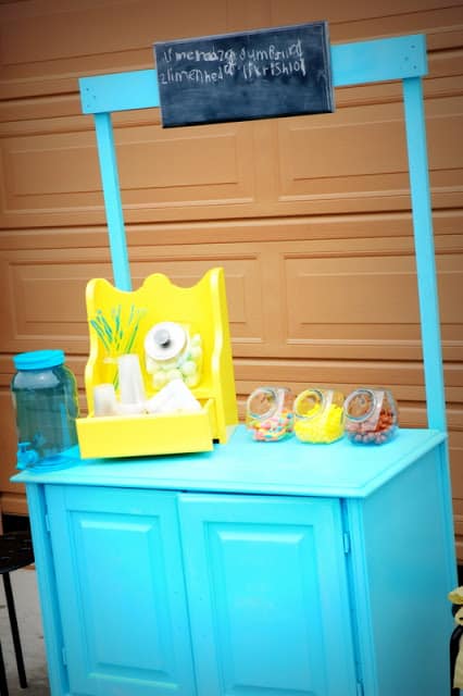 17. Kitchen cabinet becomes lemonade stand