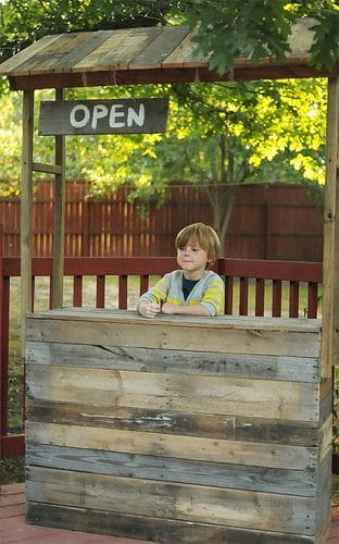 3. Reclaimed wood lemonade stand