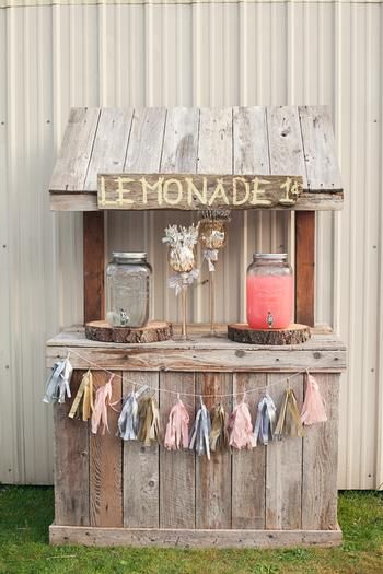 14. Epic rustic lemonade stand