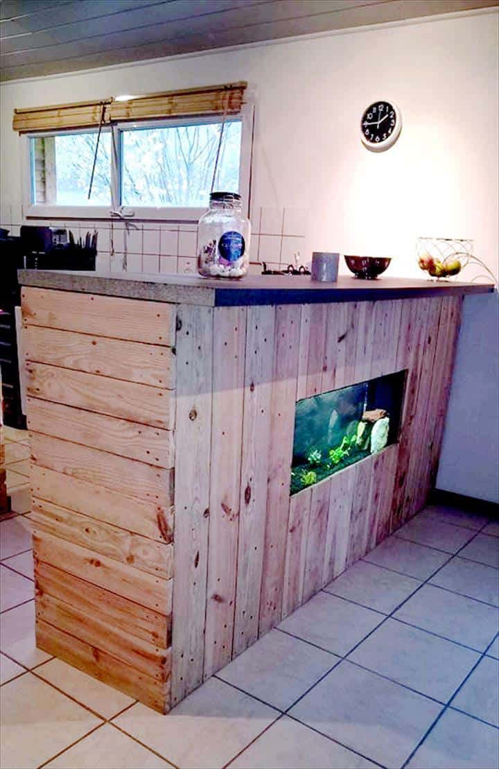 pallet bar with inside fitted aquirium and with concrete counter