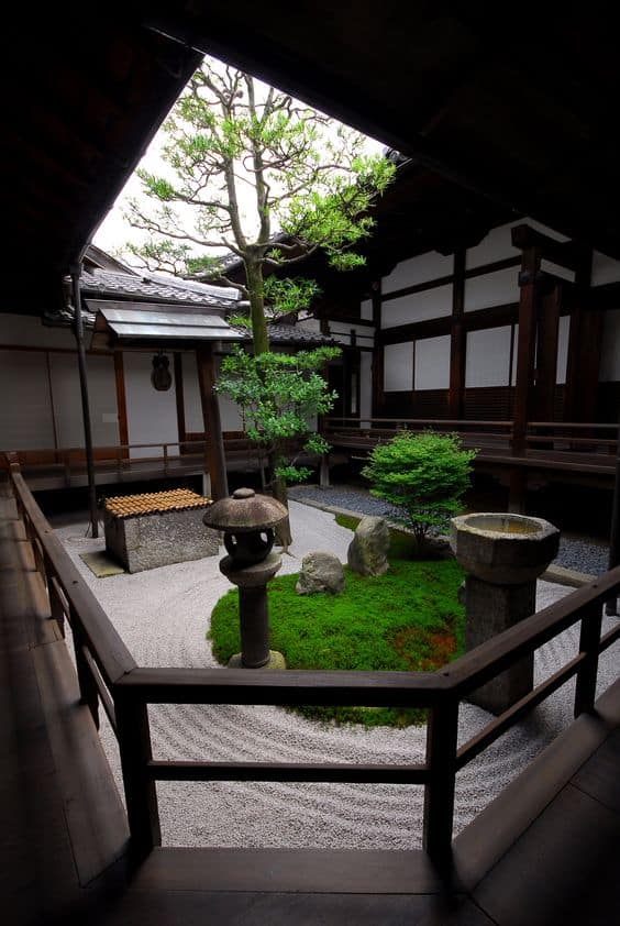26. Courtyard with a balanced zen core