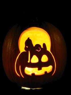 6. SNOOPY PUMPKIN CARVING