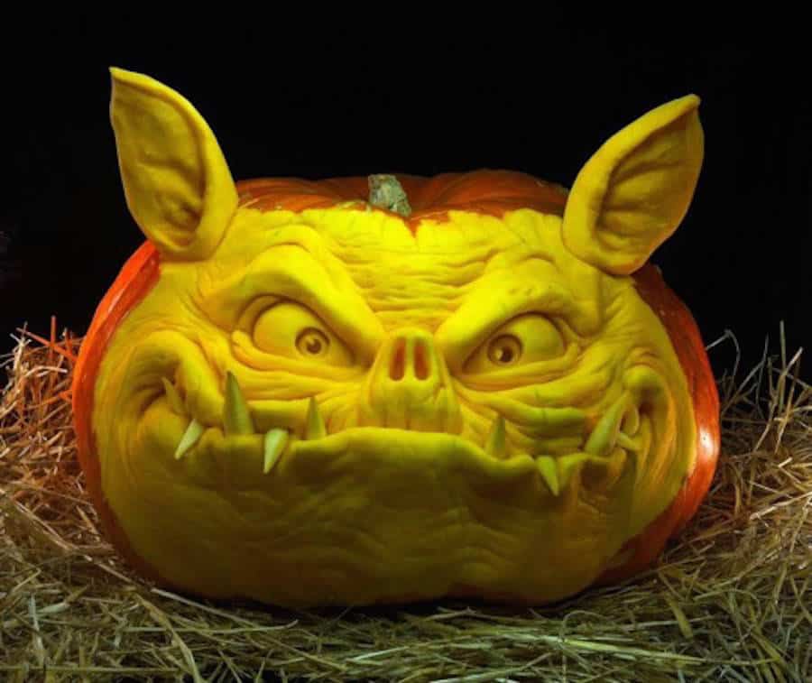 42. CUNNINGLY HOUND PUMPKIN SCULPTURE