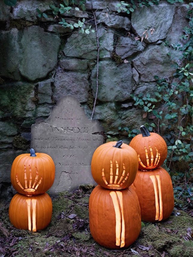 SkeletonCarvedPumpkins