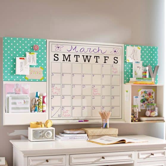 29. COMPLETE YOUR DESK WITH AN AWESOME PLANNER