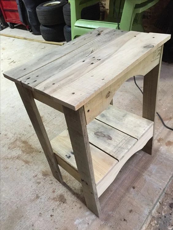 18. EASY TO BUILD OUTDOORS END TABLE