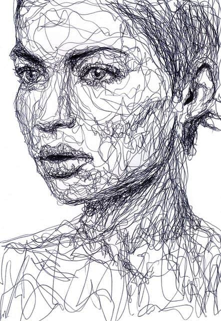 WOMAN SCULPTED BY AN ENDLESS LINE 