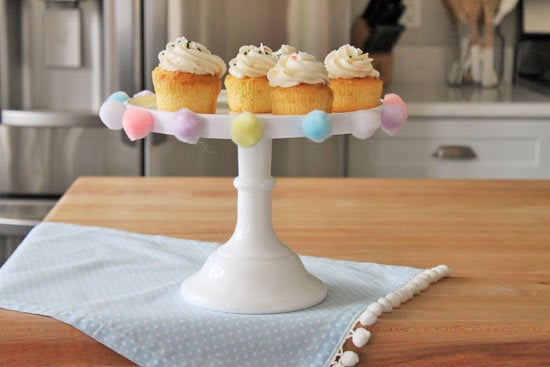 31.CAKE STAND WEARS COLORFUL POM POMS