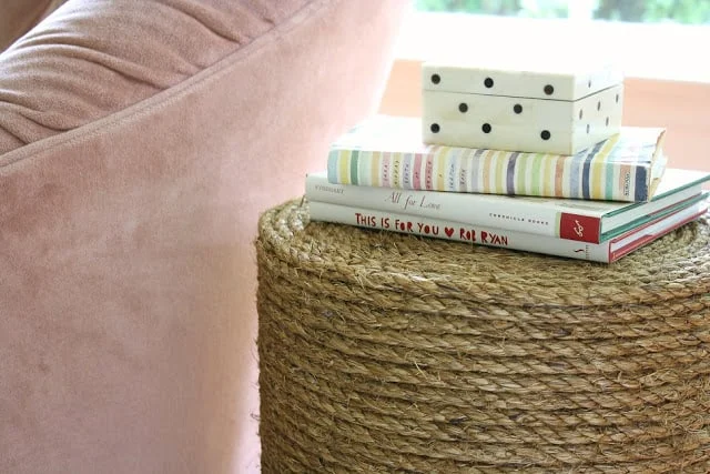 22. UNIQUE ROPE END TABLE FOR YOUR COZY LIVING ROOM