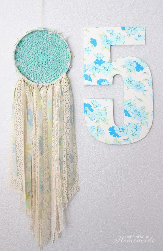 11. BLISSFUL DIY LACE DREAM-CATCHER 