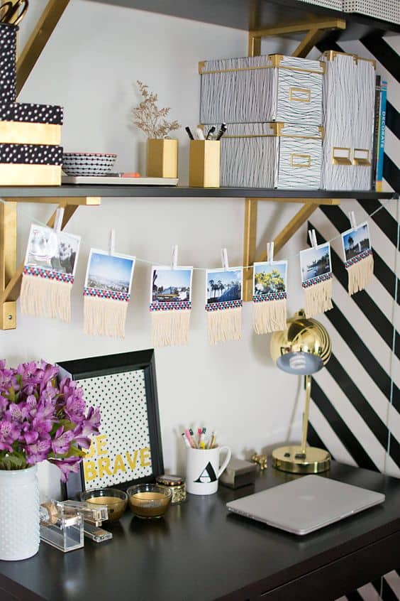26. DECORATE YOUR DESK WITH MEMORIES AND CONTRAST