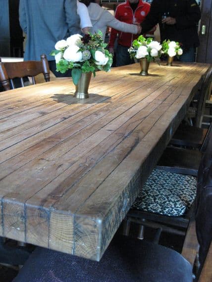 2. SIMPLE WOOD BAR TOP DESIGN