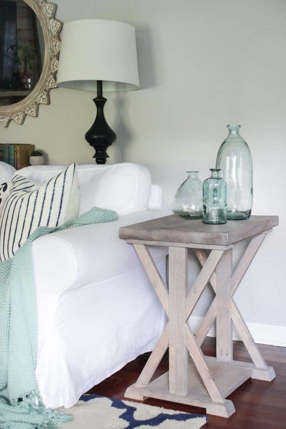 16. STYLISH LOOKING WOODEN END TABLE