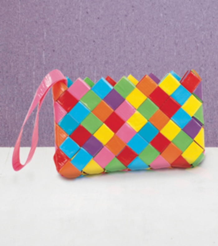 25. RE-PURPOSE COLORFUL PLASTIC INTO PURSES