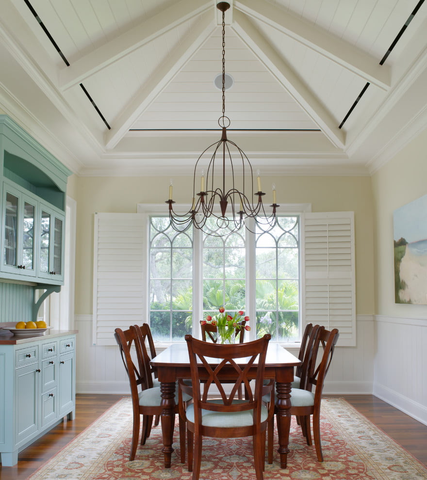 20 Fantastic Traditional Dining Room Interiors That Sparkle With Elegance 10