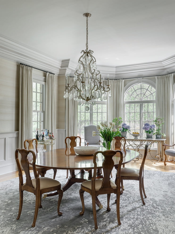 20 Fantastic Traditional Dining Room Interiors That Sparkle With Elegance 11