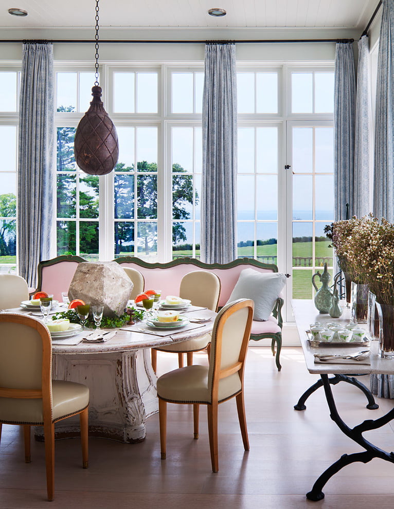 20 Fantastic Traditional Dining Room Interiors That Sparkle With Elegance 12
