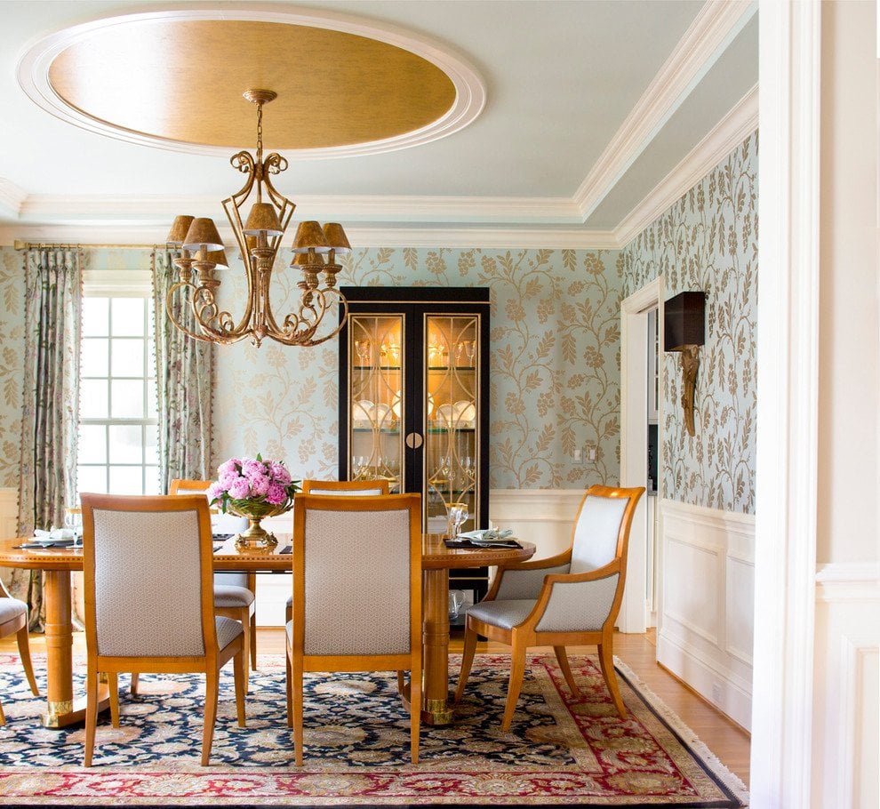 20 Fantastic Traditional Dining Room Interiors That Sparkle With Elegance 16
