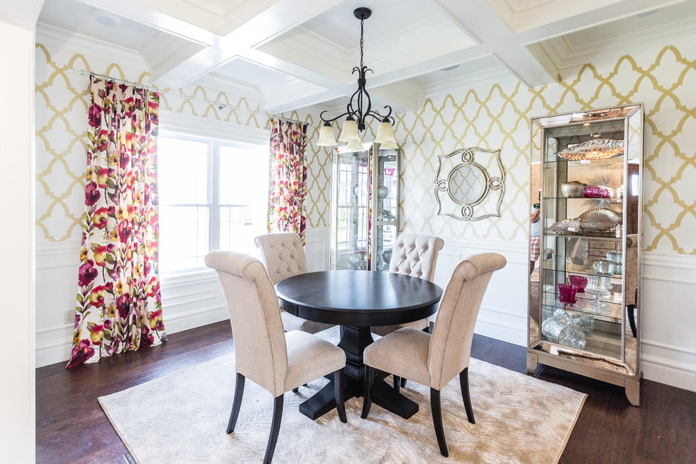 20 Fantastic Traditional Dining Room Interiors That Sparkle With Elegance 19