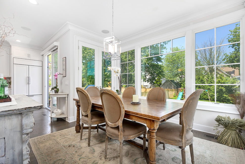 20 Fantastic Traditional Dining Room Interiors That Sparkle With Elegance 6