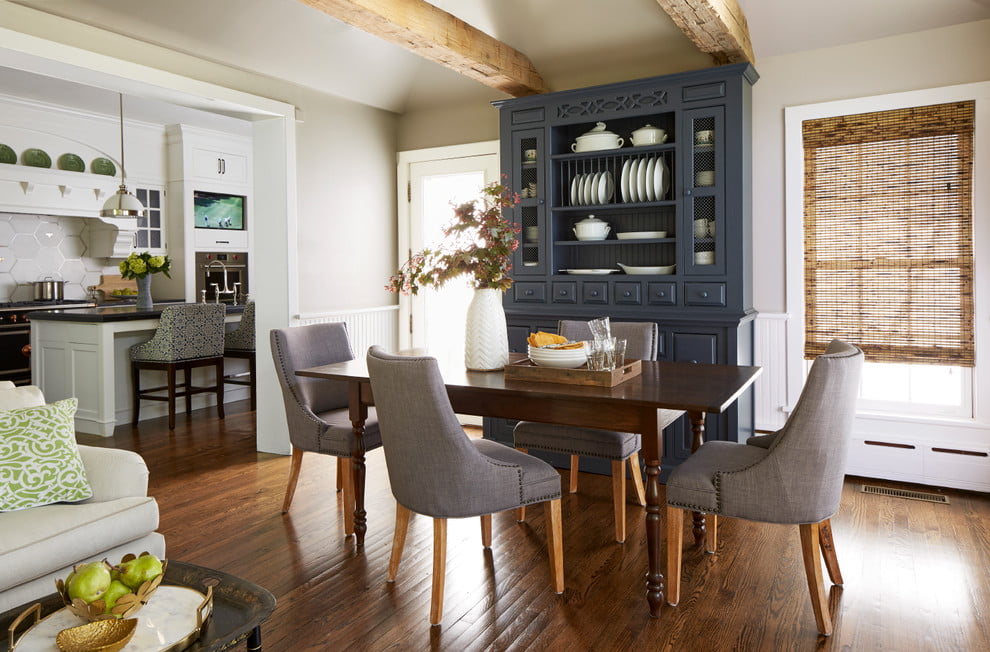 20 Fantastic Traditional Dining Room Interiors That Sparkle With Elegance 7