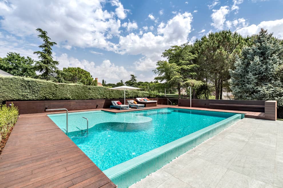 20 Dazzling Private Swimming Pools That Will Embellish Your Backyard 8