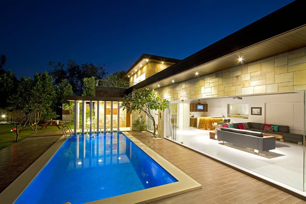 20 Dazzling Private Swimming Pools That Will Embellish Your Backyard 9