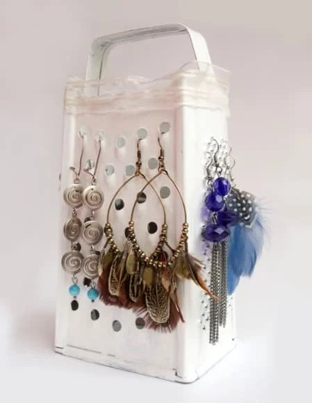 Display Your Jewelry In A Creative Way With These 17 DIY Jewelry Organizer Ideas 8