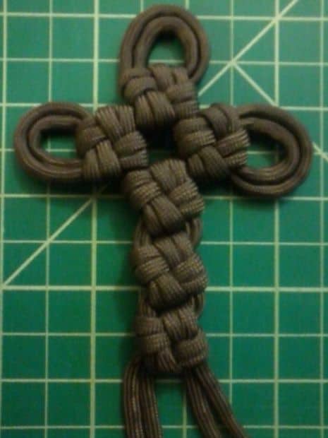 THE SUPER COOL PARACORD CROSS